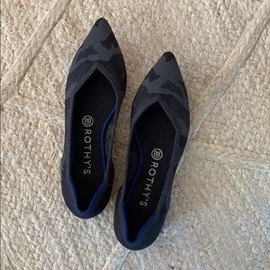 Rothys dark grey camo points size 8